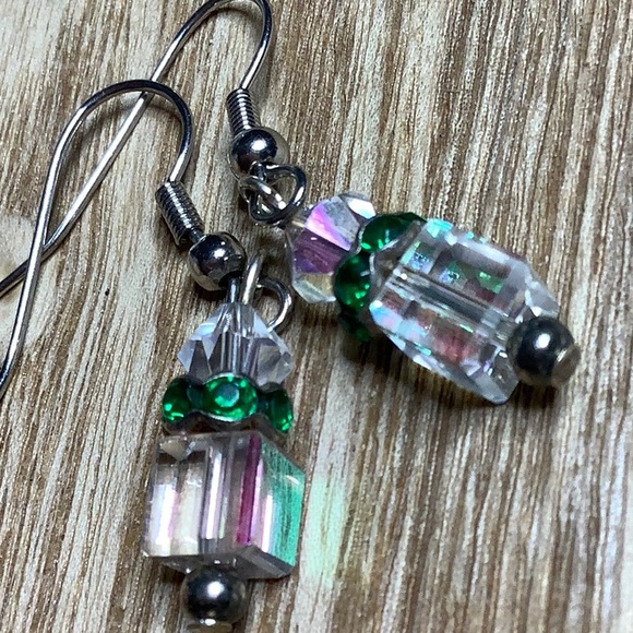 A Touch of Green Earrings. - Picture 2 of 2